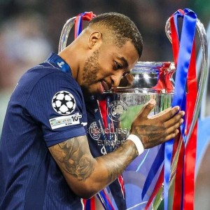 记者：巴黎将在周日对阵朗斯赛后致敬金彭贝